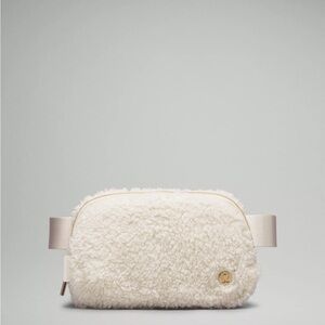 Everywhere Belt Bag Fleece White Opal Gold
